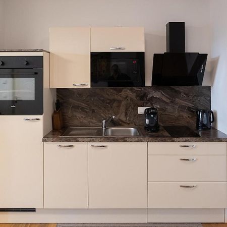 Modern Apartment W/ Cozy Balcony Near City Center Wien Eksteriør billede