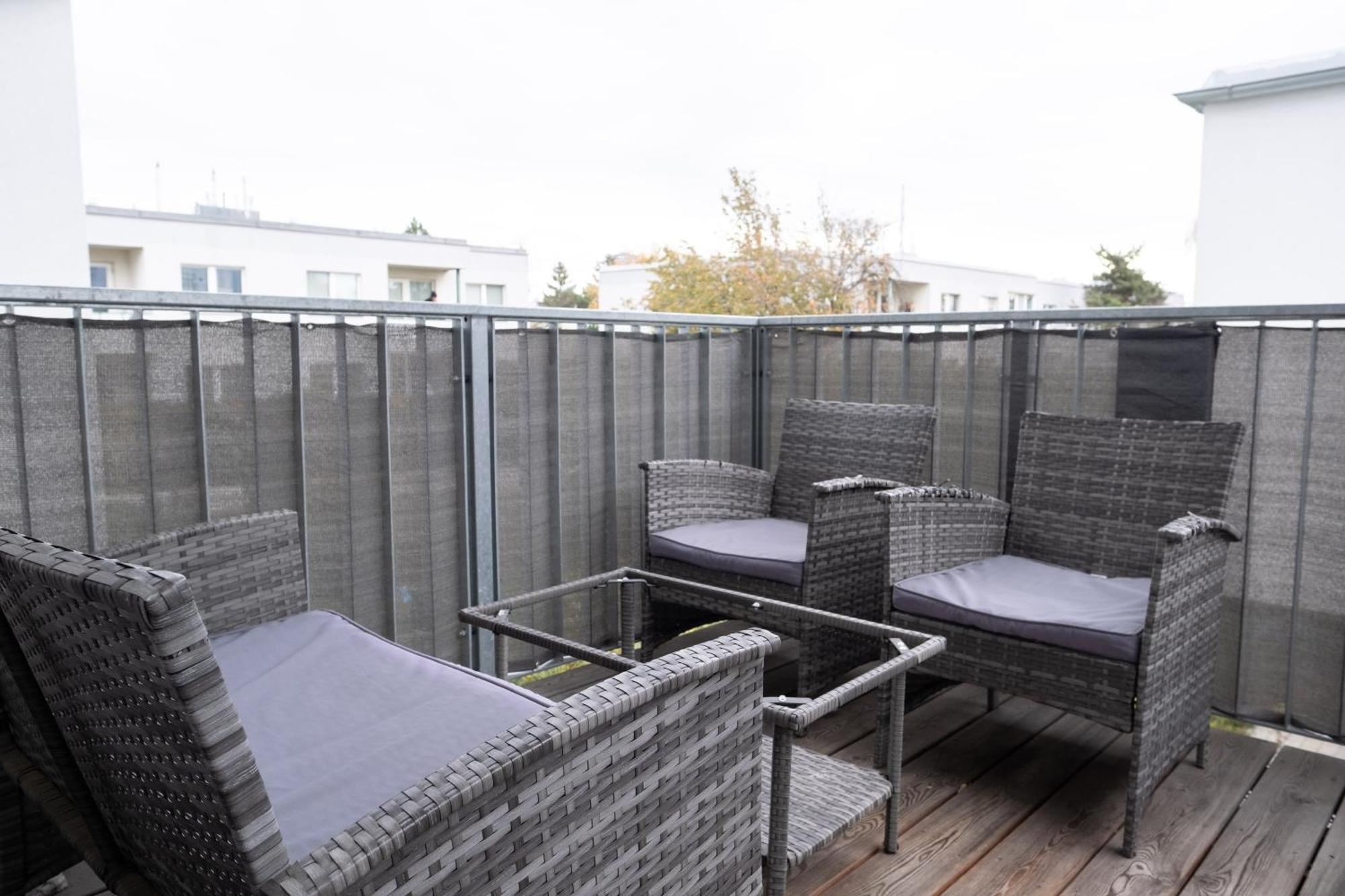 Modern Apartment W/ Cozy Balcony Near City Center Wien Eksteriør billede