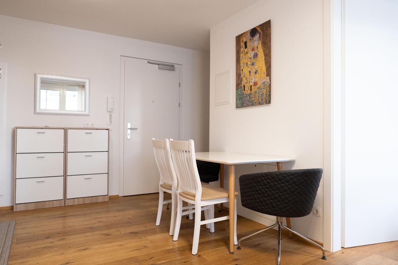 Modern Apartment W/ Cozy Balcony Near City Center Wien Eksteriør billede