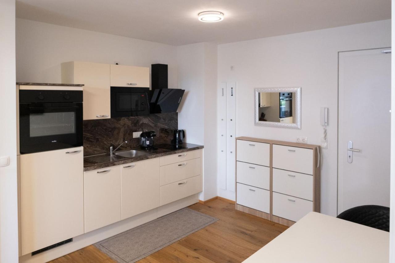 Modern Apartment W/ Cozy Balcony Near City Center Wien Eksteriør billede
