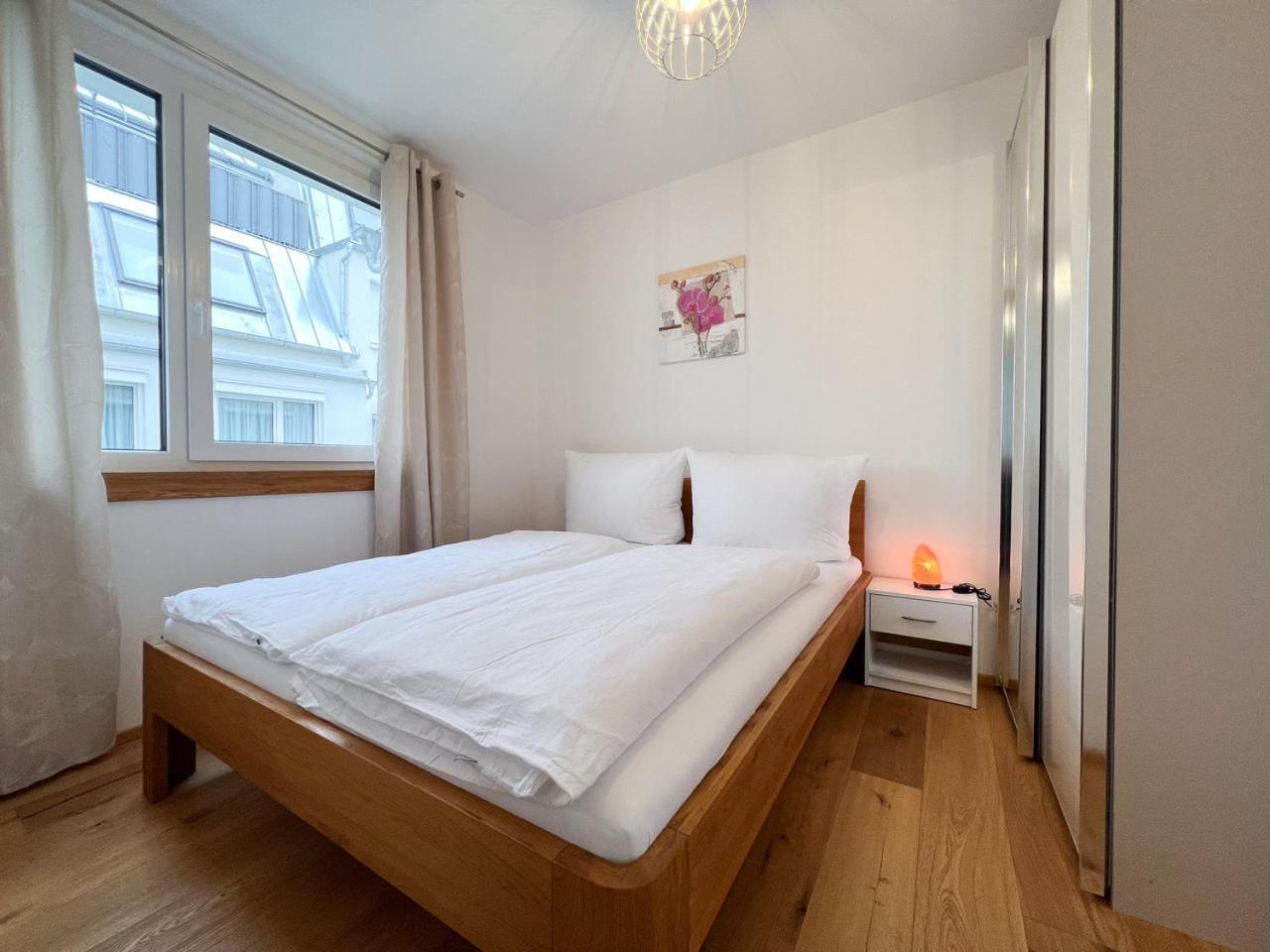 Modern Apartment W/ Cozy Balcony Near City Center Wien Eksteriør billede