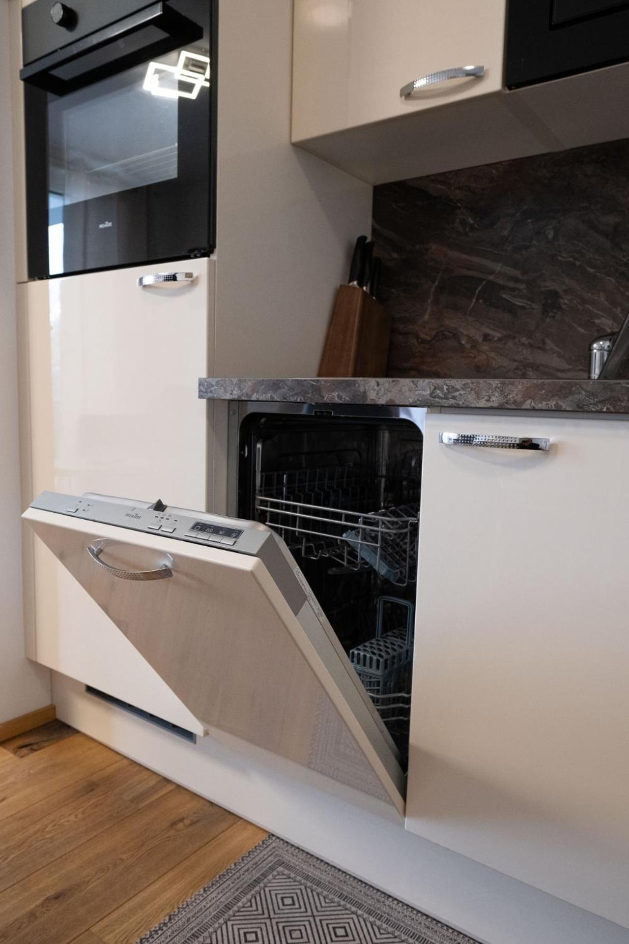 Modern Apartment W/ Cozy Balcony Near City Center Wien Eksteriør billede