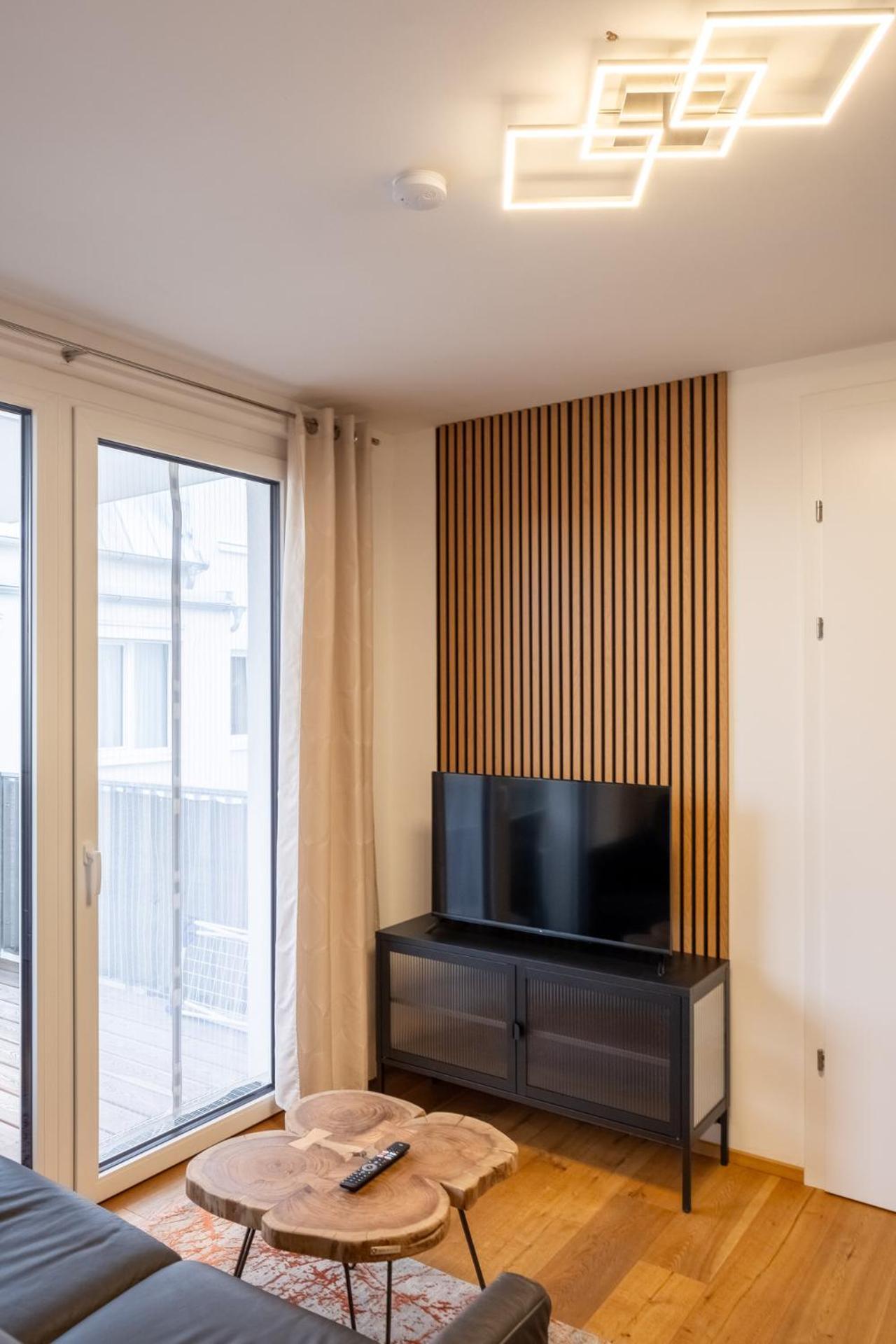 Modern Apartment W/ Cozy Balcony Near City Center Wien Eksteriør billede